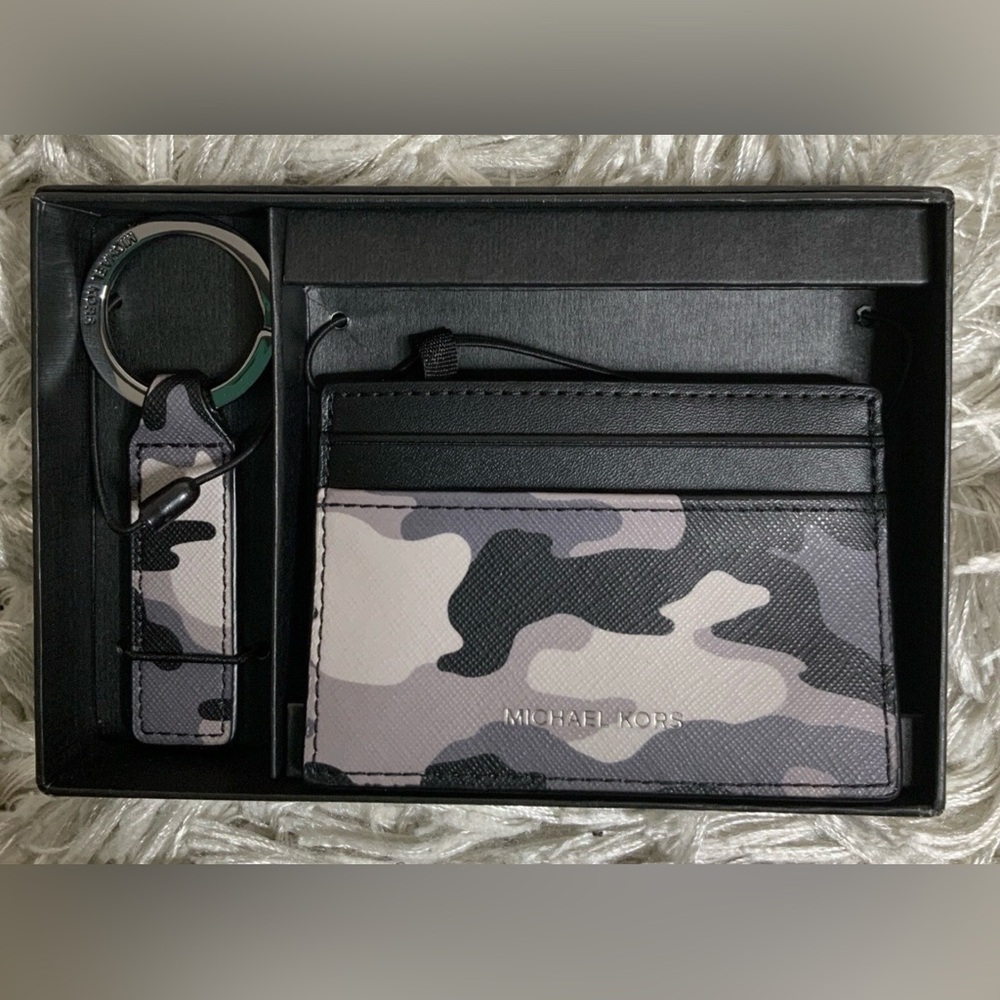 Michael Kors Camouflage Card Holder wallet and Keychain Gift Set